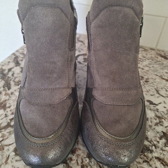 Geox Nydame Gray Suede Wedge Sneakers Sz 38 | Zip Metallic Platform Shoes travel - Picture 1 of 10